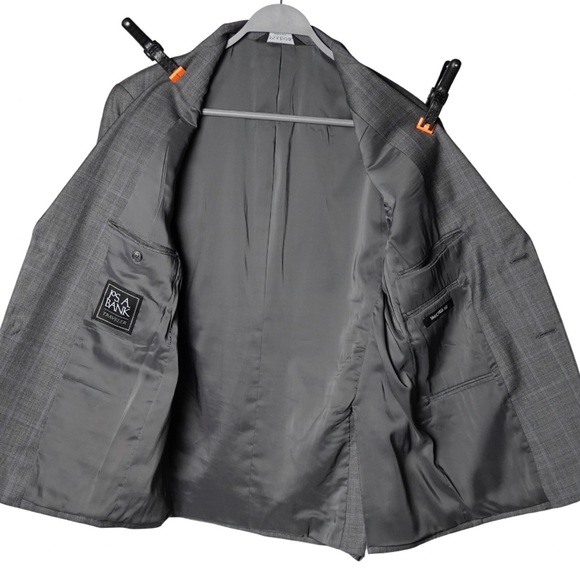 Jos A Bank 38S Grey with Blue Checkered
Tailored Fit(between regular & slim fit) - Picture 3 of 4